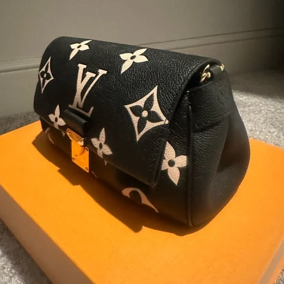 Louis Vuitton Favorite Bag: Currently listed on the website at $3350 (plus tax) - Picture 2 of 8